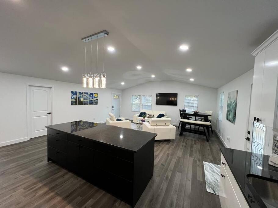 Modern Home At Colonial College Park Atlanta Eksteriør bilde